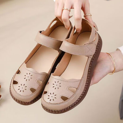 Kids Red Dragonfly Leather Sandales pour les femmes en été Nouvelle semelle plate Sole des chaussures de mère d'âge moyen et âgées