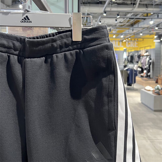 阿迪达斯（adidas）男裤子2025夏季新款运动裤舒适透气跑步训练宽松休闲短裤五分裤 KC3897三条杠/针织 S