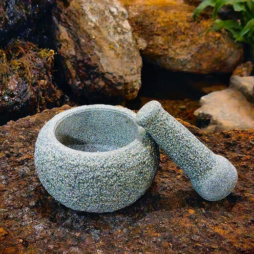 Natural stone garlic pounder stone mortar household handmade old-fashioned stone mortar grinder tea art ornaments garlic pound medicine jar retro lychee noodles outer diameter 12CM with hammer