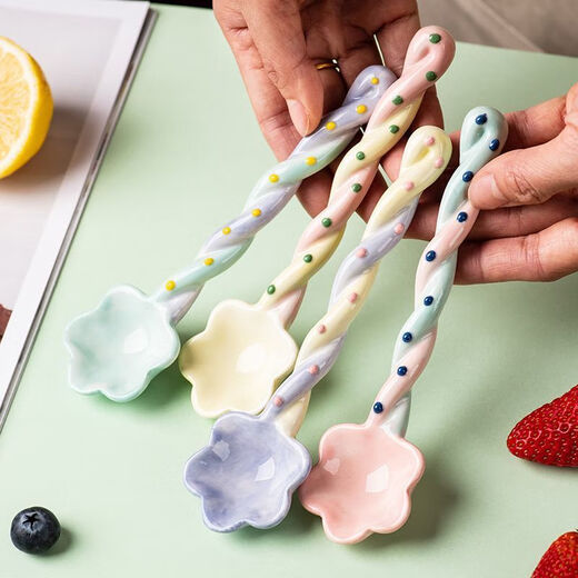 Lian Neng twisted spoon ceramic spoon colorful twisted hand-painted polka dot five-pointed star cute niche fairy stick dessert spoon stirring purple ceramic spoon 1