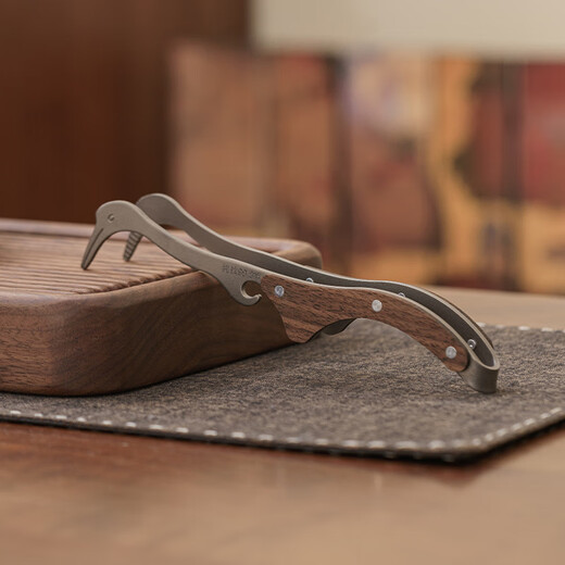 Let’s take some pure titanium tea clips, household tea accessories, tea ceremony tea sets, tea clips, tea cup clips, tea ceremony accessories, pure titanium skylark tea clips (walnut wood type) frosted type