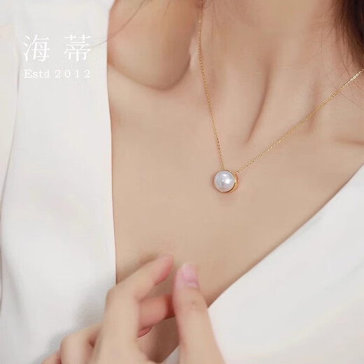 Haidi's perfect match, 18K gold oblate 12-13mm freshwater pearl and maple pendant, a birthday gift for her girlfriend, comes with a S925 silver gold-plated chain.