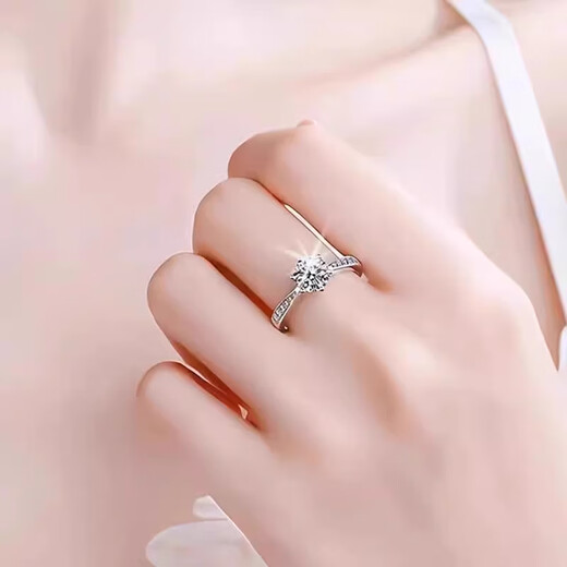 Genuine PT950 platinum diamond ring with six prongs and micro-set 18K gold ring for proposal and engagement as a Valentine's Day gift for girlfriend. The main diamond is 1 carat (light luxury model). Default opening (can be adjusted)
