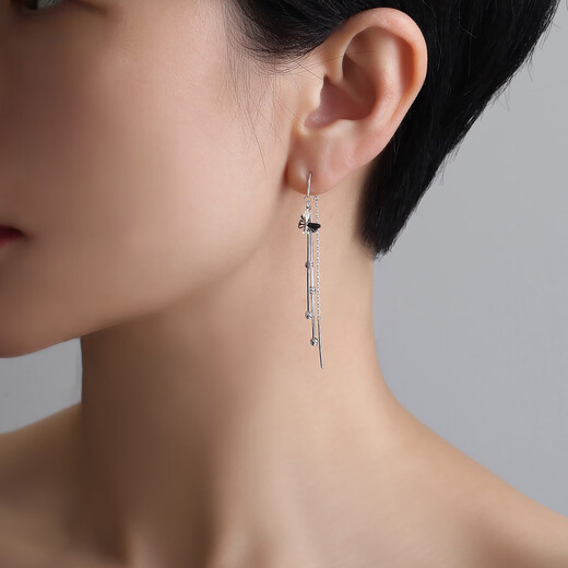 Ming brand jewelry platinum earrings Pt950 white gold butterfly shadow tracer ear wire BFH0137 platinum earrings about 3.24 grams