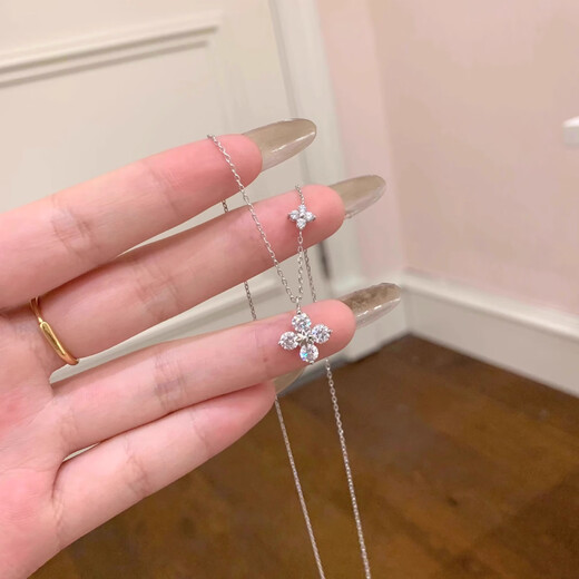 Lucky four-leaf clover necklace women's summer light luxury niche design high-end small flower clavicle chain hot style choker four-leaf clover necklace