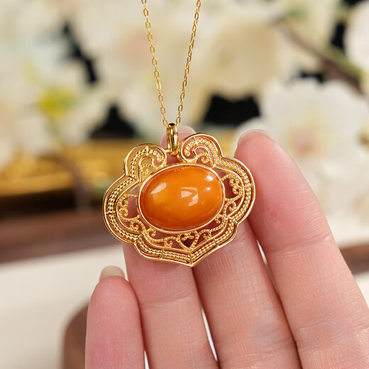 Dara beeswax pendant for women, raw stone full of honey, chicken oil yellow 925 old wax pendant, Russian material, practical Chinese Valentine's Day gift