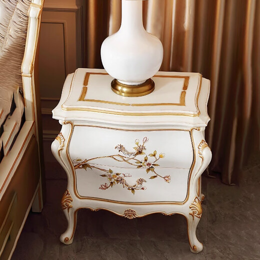 Dingbai French Palace Massive Holz Nachttisch Villa Großer Flachniveau Master-Bett Lounge Locker European Handgeschnitzte Nachttisch Off-White-Nachttisch [670*450*695 mm]