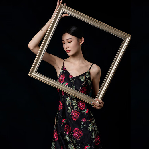 
Da Vinci password pajamas for women 2025 summer new imitation silk jacquard sling nightgown with chest pad home clothes birthday gift box Black gold rose L (100-120Jin [Jin equals 0.5 kg])