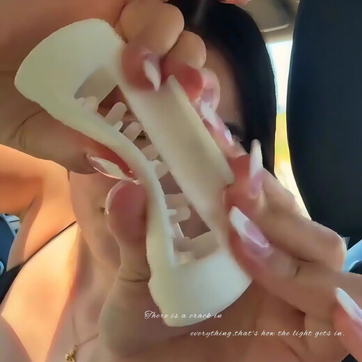 Soft silicone shark clip, safe and non-refractory hair clip, women's 2025 new hair clip, anti-fall, not fragile, clip headwear, black square clip