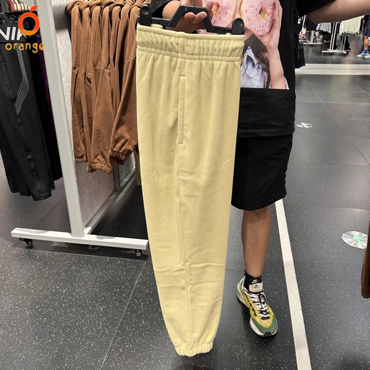 Nike (Nike) pantalones para mujeres 2025 Pantalones deportivos Nuevos pantalones de vellón calientes calientes a prueba de viento sudaderas holectas HQ4877-783 Equipo de oro Fleece S