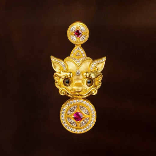 Qian Sheng Yuan Lao Phoenix 999 gilt New Year blinking ancient method light luxury Wei Xue Pixiu diamond copper coin Xiangyun pendant necklace large blinking Pixiu necklace hangs the quality of Lao Fengxiang