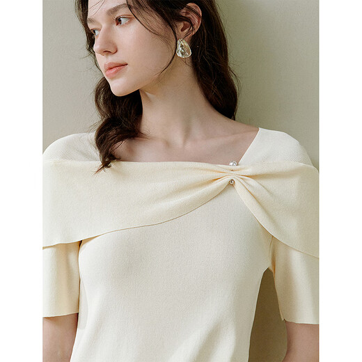 Inman Sweet Bow Thin Strick Pullover 2025 Sommer Frauen neuer französischer Kinkle One-Shoulder Kurzarm Beige M.