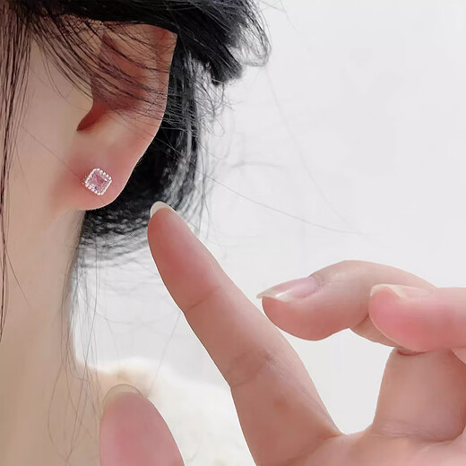 Xinshe s999 sterling silver pink small square diamond earrings for women, simple, compact, easy-to-take-off earrings for sleeping, pure silver, sweet and exquisite earrings, a pair of pink small square diamond earrings