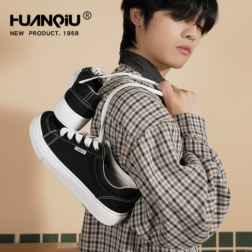 Zapatos de lona negra de suela gruesa global para hombres 2025 Summer Nuevo estudiante informal zapatos deportivos hombres hombres