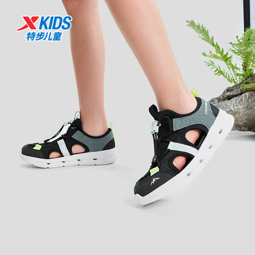 Xtep children's beach shoes for summer for boys, middle and large children, comfortable and breathable with tail buckle, easy to put on and take off, fashionable and versatile sandals, black/shadow gray 38