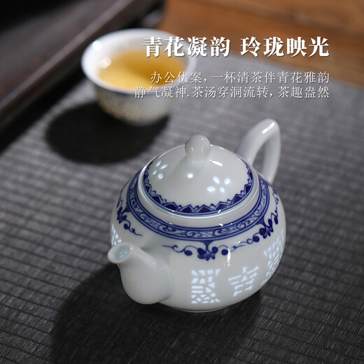 Authentic Jingdezhen Ceramic Tea Set Blue and White Exquisite Porcelain Teapot and Cup Home Kung Fu Tea Set Gift Box Blue and White Exquisite (Auspicious Ruyi) Teapot Tea Set 10 Pieces