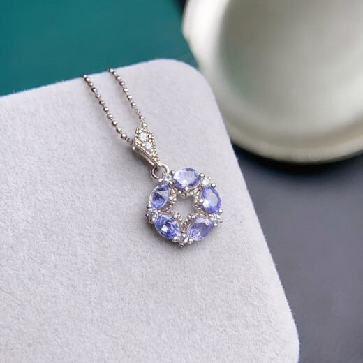 Fat Donglai purchased the same style of tanzanite pendant, charming purple, full body, explosive color, 925 silver, exquisitely inlaid with white gold base.