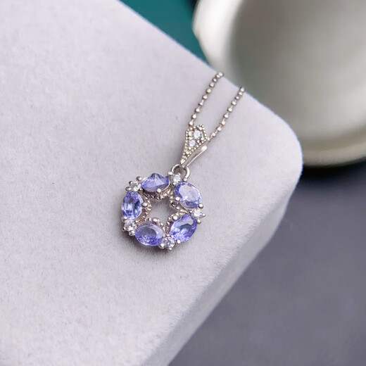 Fat Donglai purchased the same style of tanzanite pendant, charming purple, full body, explosive color, 925 silver, exquisitely inlaid with white gold base.