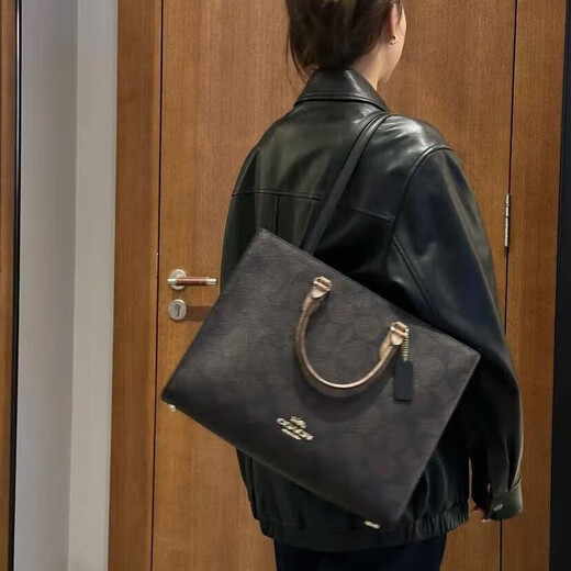 Entrenador (entrenador) Bolsa para mujeres NUEVO Modelo de 24 años Maggie Old Flower Canvas Bag Bag Crossbody Bag Crossbody Día de San Valentín Regalo Negro Cy677-IMXI8 (gran tamaño) Servicio al cliente de tamaño