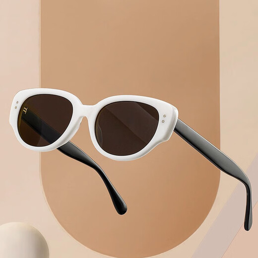 Menmuji cat-eye sunglasses for women with high-end look, small retro European and American style sunglasses, white frame, black and gray film