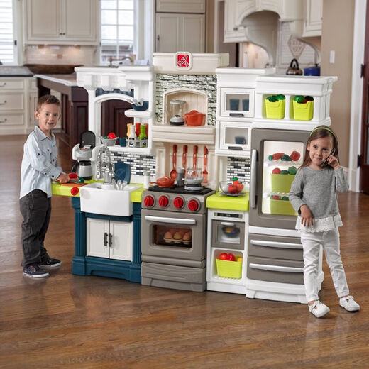 Directeur de la Pill Children's House jouant des jouets de simulation fille cuisine Luxembourg Kitchen Légumes Nouveaux petits teke four cuisine