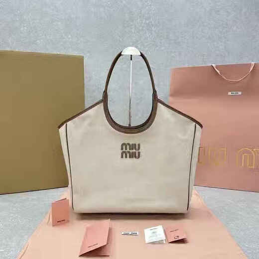 2025 Neue modische und vielseitige Pendlertasche Toilettenbag 20 87
