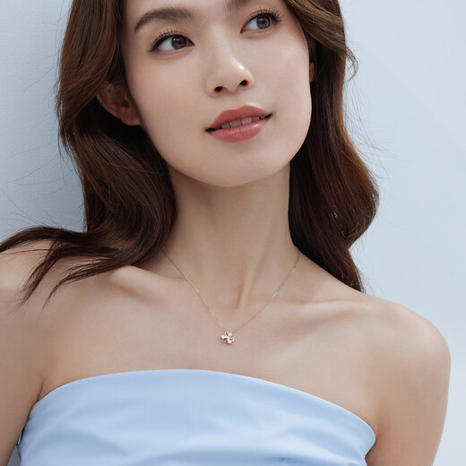 Lukfook Jewelry Platinum 950 Clover Platinum Necklace Car Flower Love Chain Price G07TBPN0027 2.21g (including labor cost 248 yuan)