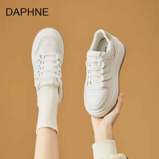 达芙妮;DAPHNE简约透气板鞋女2025秋季新款休闲小白鞋低帮厚底面包鞋系带鞋子女 卡其色 36