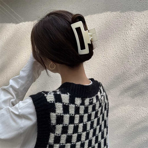 Barberry summer new matte matte square simple hair clip for the back of the head bangs hairpin shark clip 2025 new square gripper black 1 piece