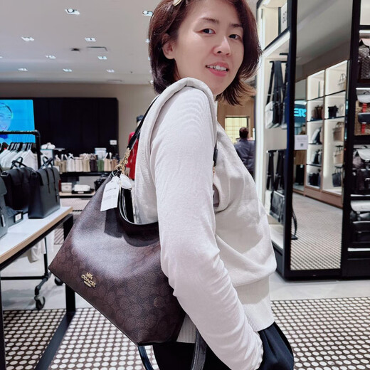 Coach (Coach) New Laurel Streat Bag Classic Presbyopia Unterwäsche Tasche Ein Schulter -Crossbody -Pendeltasche offizielle Flagge 23. kleine Milchkamellien