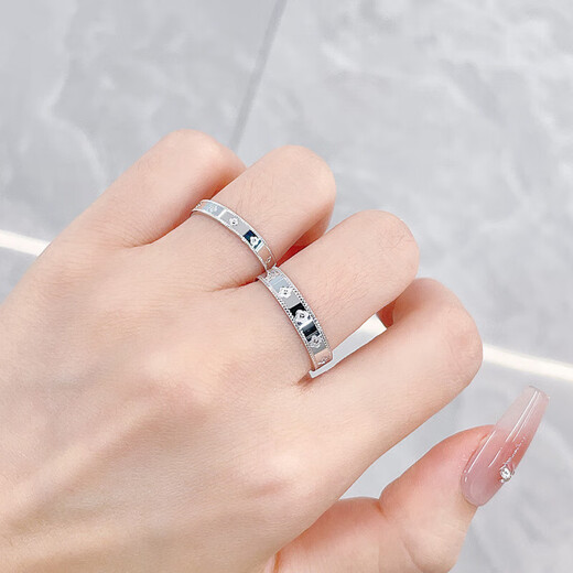 Lao Fengxiang platinum lucky four-leaf clover ring engagement ring ring for girlfriend and wife anniversary birthday gift 2025 live (about 8.92g)