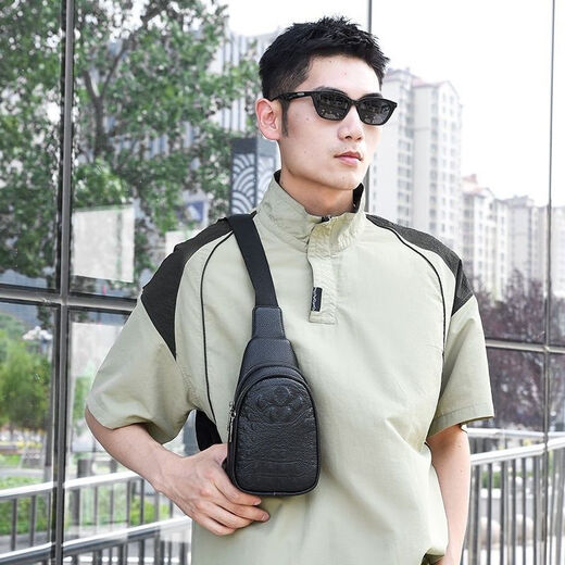 Kangaroo leather men's crossbody bag chest bag one-shoulder crocodile casual backpack new men's large capacity crossbody bag outdoor crocodile arm black two-layer cowhide