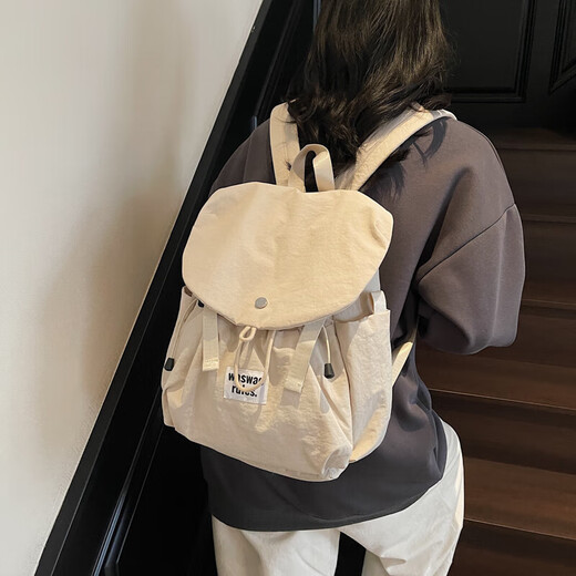 双肩包女小背包轻便旅游休闲书包大学生高中生简约森系纯色书包 卡其色