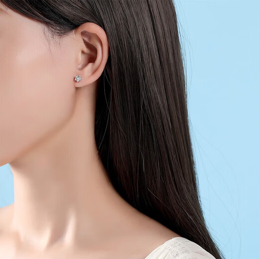 Lao Fengxiang Crown Diamond Platinum Earrings Women's Six-Prong Earrings Wedding Anniversary Gift for Girlfriend and Wife's Birthday Platinum Six-Prong Earrings-Diamond Car Flowers