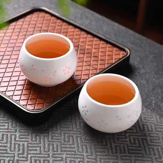 Suet-fat jade porcelain tea cup, exquisite hollow hand-painted plum blossom master cup, new tea-making small tea cup, exquisite tea cup, pair of cups, blue and pink, 1 each