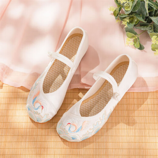 Auf die alten Stoffschuhe für Frauen, weiche Sohle bequeme Hanfu -Schuhe, nationale Stickschuhe mit alten Kostüm Cheongsam atmungsaktiv und haltbarer Frauenschuhe, gestickte Schuhe, weiße 37 [Standardgröße] 20 [Fuß breiter Fuß, hoher Fuß, großer Größe, große Größe]