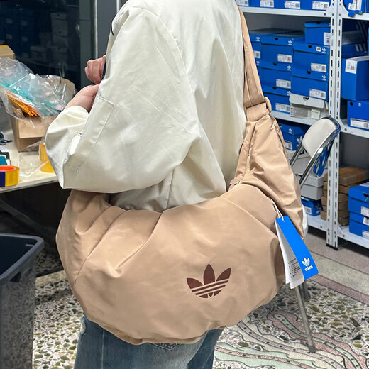 Adidas Clover Umhängetasche Herrenbeutel Frauenbeutel 2025 Sommer Neutasche Retro Long Griff Tasche Freizeitbeutel Sporttasche Ka9272 Warm Sandfarbe groß Größe 33*48 cm basierend auf den physischen Gegenständen der Theke der Theke