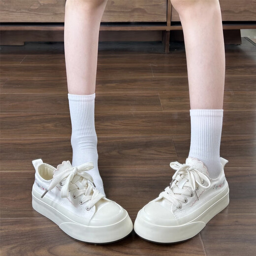 Jinghua Autumn Canvas Shoes for Women 2025 Nuevos zapatos blancos bordados para el petróleo espesas zapatos de tablero de planta gruesas
