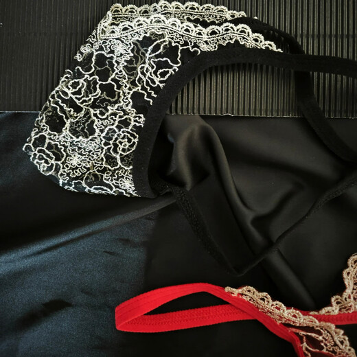 Underwear insertion with video men's fully transparent embroidery hollow one thread seamless underwear low waist thong niche red