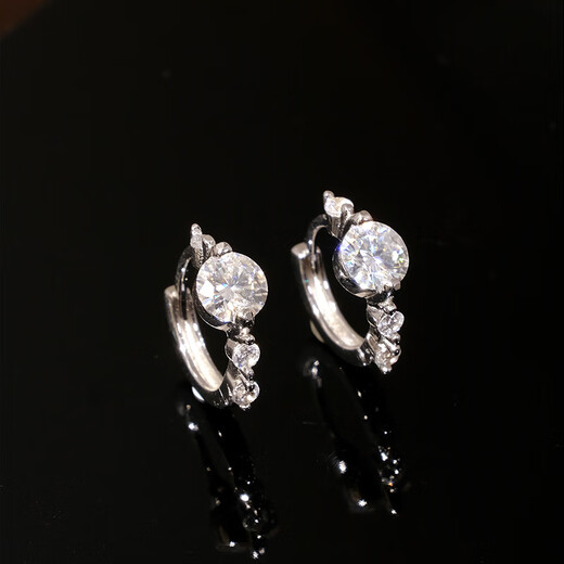 DR. DARLING Moissanite diamond earrings for women 2025 new light luxury niche high-end silver earrings earrings jewelry birthday gift Moissanite diamond earrings 50 cents a pair