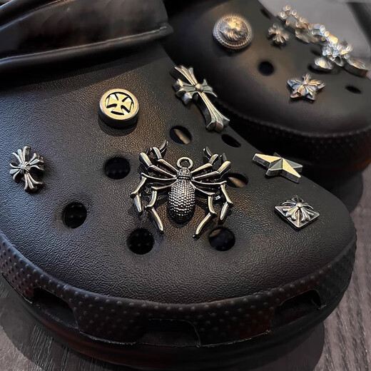 OIN adaptierte Lochschuhe Zubehör Schuhblume Crocs Metall Retro Schuhschnallen Accessoires High-End-Schnappscheibe Upper Decorative Kette Retro Metal Schuhdekoration [Schuhe nicht enthalten]