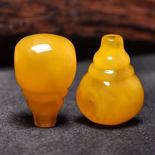 DL 1998 Fat Donglai same style chicken oil yellow beeswax three-way beeswax three-way integrated Buddha head chicken oil yellow old wax amber with pearl gold 12mm beeswax three-way 1 piece