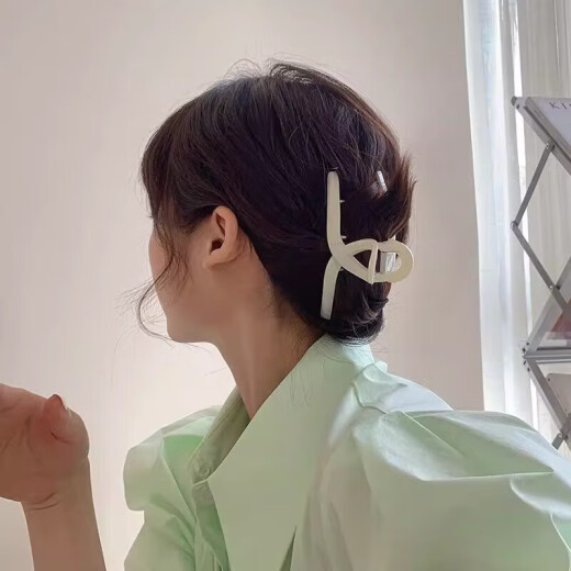 鲨鱼夹发夹盘头发抓夹女韩版优雅气质鲨鱼夹发卡头饰 经典鲨鱼抓夹1个（随机色）