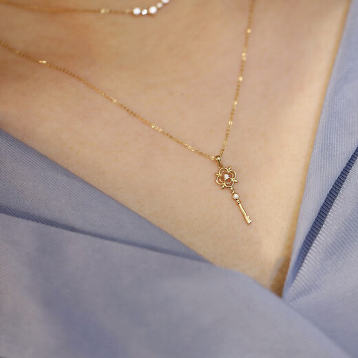 Only pair of gold key pendant S925 silver high-end light luxury niche design k gold necklace women's 2025 new style