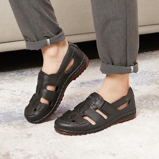 Los estudiantes hablan sobre las sandalias de suela de tendón de carne para hombres en verano, zapatos de hoyos para los hombres nuevos tendones de carne de res no deslizan, transpirable, suela suave y hueca de tendón de carne 878 39