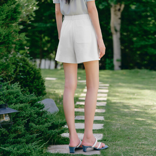 伊芙丽（eifini）伊芙丽基础百搭休闲直筒显瘦短裤女2025夏装新款超好穿通勤裤子女 本白色 S