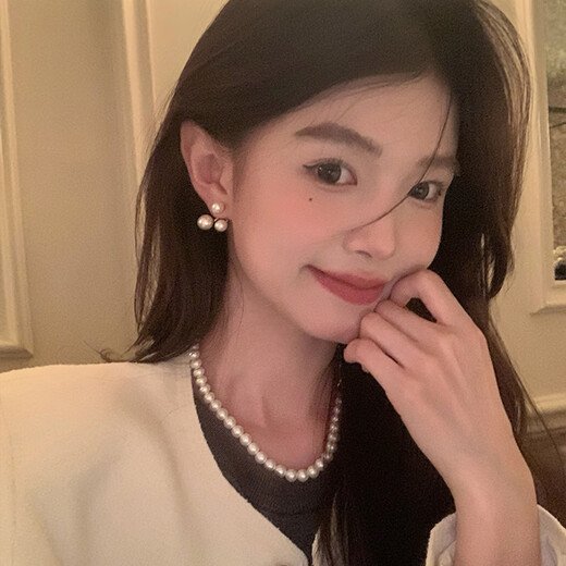 Rabbit earrings for women 2025 new pearl earrings plated sterling silver earrings temperament light luxury high-end silver jewelry ear piercing cherry style pearl earrings