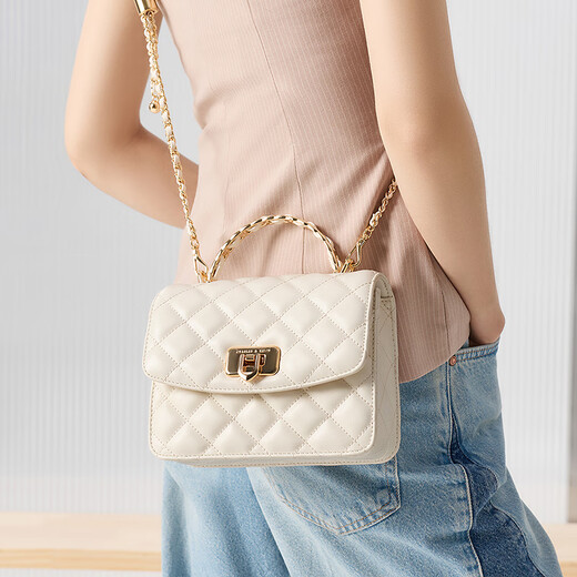 Charles / Keith25 Automne Nouveau produit Chaîne Diamond Handheld Handheld Crossbody Sac Small Square Sac Sac pour femmes CK2-50701608 CRAME LAIS BLANC S