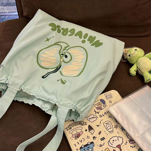 苹果大容量帆布包学生轻便包小众新款百搭抽绳简约托特通勤单肩包 抽绳青苹果【无挂件】