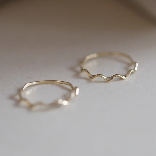 Yadige gold minimalist wave niche special K gold-plated ring exquisite daily simple stacking wear and commuting good match light yellow Hong Kong code No. 6